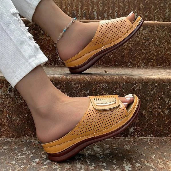 SANDALE ORTOPEDICE DECOLTATE CU MODEL DECUPAT